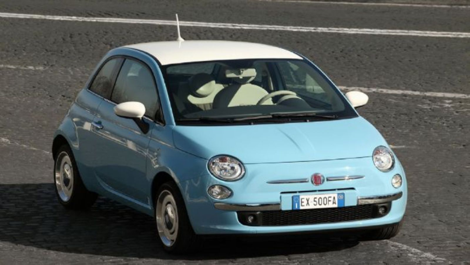 Διαθέσιμο το πιο ρετρό Fiat 500